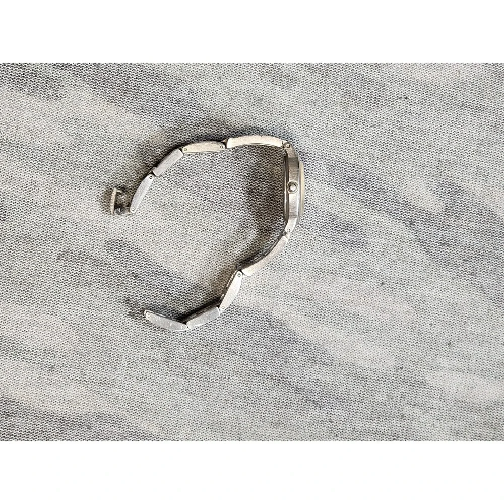 Vtg GUESS Women's Watch Model G65919L Silver Tone Bracelet New Battery FREE $HIP